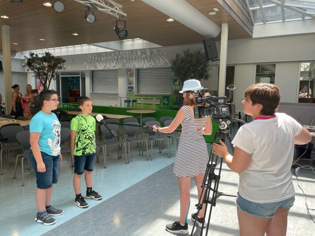 MEDIATEAM ZET EERSTE STAPPEN